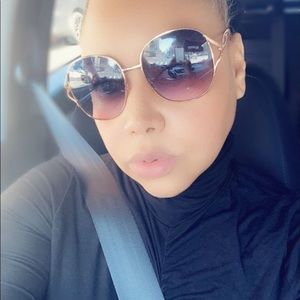 Meet your Posher, Deja